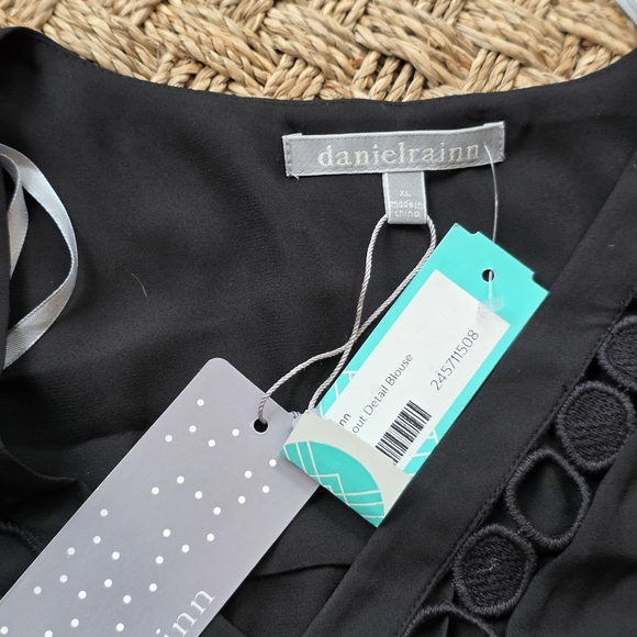 Daniel Rainn Black Blouse with Cut-Out Details - Picture 3 of 3